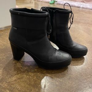 New black CLARK heel boots